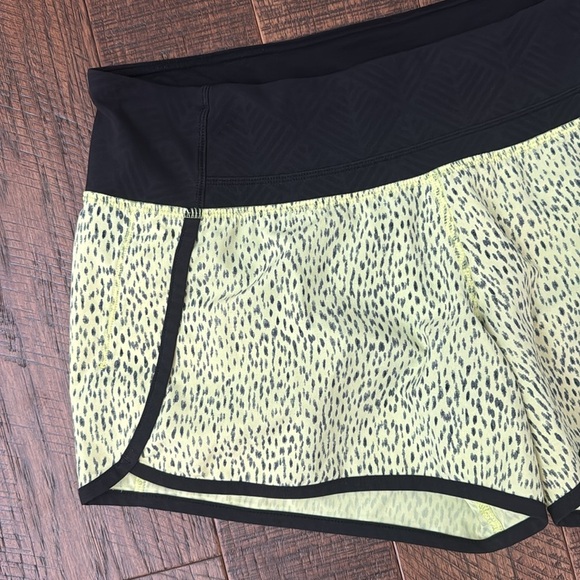 Lululemon Run Speed Short Dottie Dash Clarity Yellow Black - Picture 4 of 11
